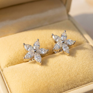 Pendientes de Plata de Ley 925 con Baño de Platino, Diseño Vintage con Moissanita en Forma de Pera de 7x9mm y Perla de Agua Dulce, Regalo de Boda - Product Image 4