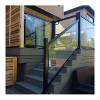 Rampe de balcon en acier et fer forgé au design moderne pour extérieur, escalier, terrasse, pont, sol de bâtiment, villa, hôtel, appartement, installation facile