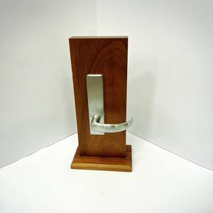 Manija de Puerta de Estilo Sencillo en Cromo Satinado sobre Placa para Entrada de Apartamento/Dormitorio con Cerradura de Embutir - Product Image 6