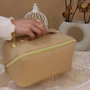 Organizador de maquillaje de viaje de cuero PU personalizable neceser impermeable con cremallera Almacenamiento de cosméticos multifuncional todo tipo - Product Image 1