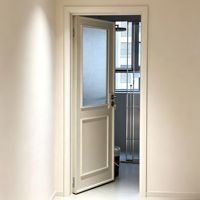 Porte intérieure en aluminium mat Aomeja French Cream avec verre cannelé pour salle de bain, porte battante sur mesure, étanche, pour salle de bain