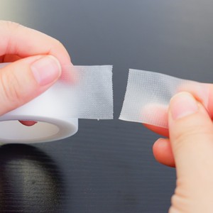 Ruban auto-adhésif médical d'usine rouleau de ruban adhésif chirurgical <span class=keywords><strong>pansement</strong></span> de ruban adhésif microporeux - Product Image 5