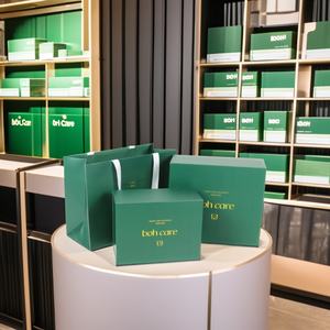 Cajas de Regalo Magnéticas de Cartón Rígido con Recubrimiento Personalizado Crown Win, Lámina Dorada en Relieve, Forro de Esponja, Laminación UV Mate, Materiales Reciclados - Product Image 2