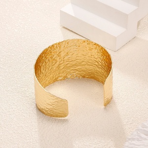 Jingciren Boutique Joyería de Oro Europea y Americana de Gran Demanda con Patrón Martillado, Estilo Industrial Robusto, Sin Color, Sencilla - Product Image 6