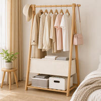 Porte-vêtements pliable moderne et écologique en bois naturel avec support pour cintres, bac de rangement en tissu, design multifonctionnel pour usage domestique