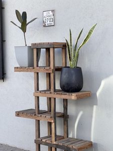 Estante de escalera de madera para interiores y exteriores de 5 niveles Soporte para plantas Estante de madera rústica con estantes - Product Image 4