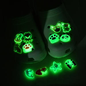 Chien Fluorescent Koala Fox Panda Animal Series Luminous Glow in the Dark Silicone Shoe Charms Boucles pour décorations de chaussures - Product Image 3