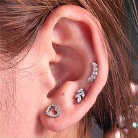 Clous d'oreilles en titane TT ASTM F136 en forme de cœur avec zircone, bijoux de piercing corporel romantiques de type labret en titane G23 de qualité implantable