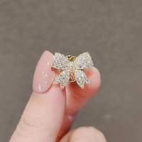 Broche en alliage anti-exposition, accessoire de col et de poitrine, design élégant et haut de gamme, fixation sécurisée pour vêtements ; pour femmes