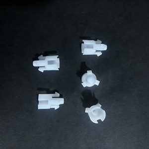 Clip de fixation en plastique pour maître-cylindre d'embrayage Renault Clio 82004361376284600702 pour remplacement et réparation de fixation automobile - Product Image 1