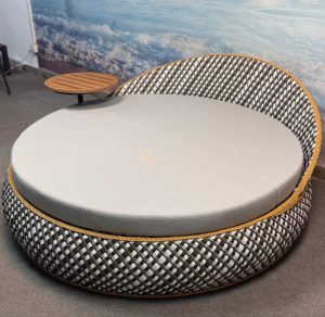 Modern Outdoor Living Room Patio <b>Rattan</b> Daybed <b>Sofas</b> Cushions Retractable Canopy Eco-Friendly Waterproof UV-Resistant Furniture - Product Image 3