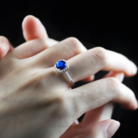 Bague en argent avec charme, ton bleu, or blanc, zirconium rond, saphir, bijoux exclusifs pour femmes, hautement appréciés par Dylam