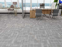 Dalles de moquette grises à usage commercial, modernes, à fort trafic, avec support en nylon et PVC, texture à fines mailles pour les bureaux à haute efficacité