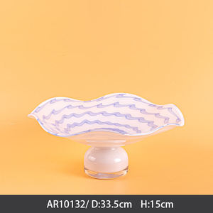 Plato de servir con base de cristal esmerilado azul y blanco con diseño Art Deco para aniversario - Product Image 6