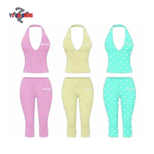 Ensemble deux pièces tendance 2026 pour femme : haut court dos nu à pois et pantalon capri taille haute pour l'été - Product Image 3