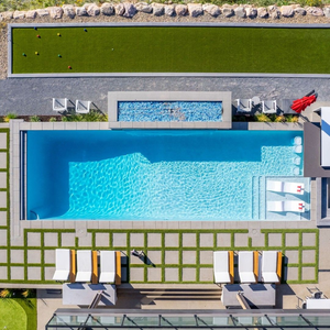 Piscine familiale sur mesure en fibre de verre pour jardin, avec des caractéristiques résistantes aux UV et à la corrosion - Product Image 2