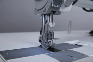 Máquina de <span class=keywords><strong>Coser</strong></span> de Cama Plana de Doble Aguja Honyu HY-1580B con Motor de Accionamiento Directo - Product Image 6