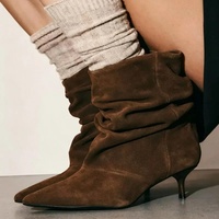 Sepatu bot pergelangan kaki ujung lancip berenda retro elegan musim dingin wanita suede imitasi nyaman