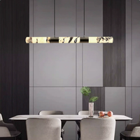Suspension LED linéaire moderne pour îlot de cuisine ou salle à manger, design luxueux, à bande longue en marbre, hauteur réglable et intensité variable