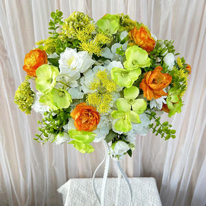 Arreglo de Flores Artificiales Mixtas Hechas a Mano con Flores Blancas, Verdes y Naranjas, Estilo Natural, Material de Poliéster para Bodas - Product Image 4