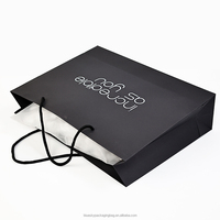 Sacs d'Emballage en Carton Noir Personnalisés avec Logo Imprimé, Sacs Cadeaux en Papier Noir pour Vêtements avec Poignée