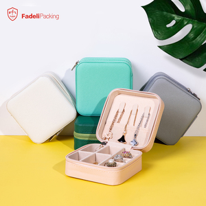 Caja Organizadora de Joyería de Cuero PU Negra Personalizada al por Mayor, Estuche Portátil Pequeño para Anillos, Aretes, Regalo de Boda FADELI - Product Image 1