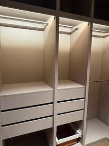 Cabina Armadio Moderna di Lusso su Misura con Illuminazione LED e Multi-Scomparti - Product Image 5