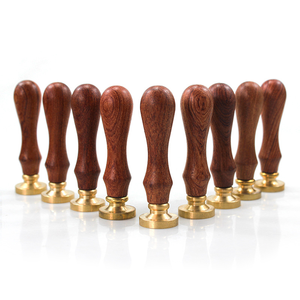 Timbre de sceau de cire personnalisé cadeau Souvenirs avec manche en bois et tête en laiton remplaçable impression numérique pour la décoration - Product Image 1