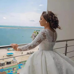 Robe de mariée élégante africaine S0960N pour femmes, robe de mariée en dentelle blanche avec traîne, fabriquée en tissu organza - Product Image 3
