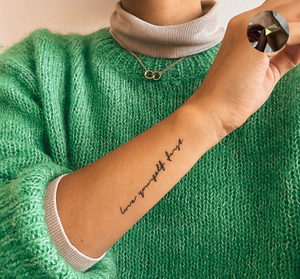 Autocollants de <span class=keywords><strong>tatouage</strong></span> temporaires imperméables personnalisés conception de <span class=keywords><strong>lune</strong></span> de couple pour homme <span class=keywords><strong>femme</strong></span> encre de jus de bras de transfert d'eau de 2 semaines - Product Image 4