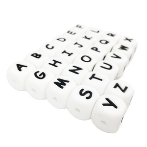 BPA libre de silicona bebé dentición decorativo cuadrado inglés alfabeto letras cuentas de silicona masticables - Product Image 1