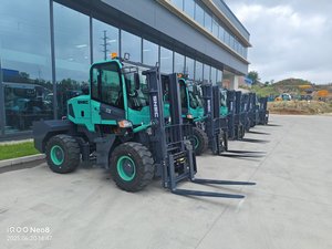 รถยกดีเซลพื้นที่ขรุขระ4x4 4WD ออฟโรดรถยกออฟโรดขนาด5ตันจากประเทศจีน - Product Image 5