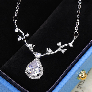 Collana Semplice con Ciondolo a Corna di Cervo per Donna, Catena Corta alla Clavicola, Gioielli alla Moda - Product Image 2
