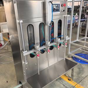 آلة تعبئة شبه أوتوماتيكية بالجاذبية مع مقياس مستوى للمراقبة الفورية للسوائل، لتعبئة الزجاجات والعلب البلاستيكية بدقة عالية تصل إلى 99% - Product Image 6