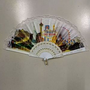 Abanicos de mano plegables de moda con estampado de seda de una sola capa y logotipo dorado, con varillas de plástico, ideales para bodas, venta al por mayor. - Product Image 2
