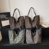 Sac à bandoulière tendance pour femme à imprimé léopard, sac décontracté à porter sous le bras pour usage quotidien, sac à main portable et léger pour femme