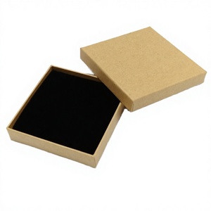 Boîte carrée marron-gris 9x9x2cm pour emballage de collier/bracelet, en mousse de velours noir recyclable - Product Image 3