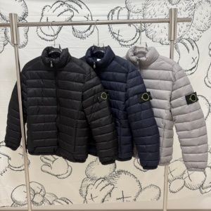 Chaqueta Acolchada Ligera Unisex con Cuello Alto, Cierre de Cremallera, Estilo Hip Hop, para Invierno, con Parche en el Brazo - Product Image 1