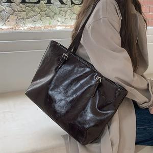 Bolso de mano de cuero marrón, gran capacidad, cierre de cremallera, bolso de hombro para mujer, uso diario, hecho en China F8903 - Product Image 2