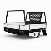 Plateau en aluminium personnalisable avec boîte à outils et côtés rabattables amovibles. Peinture en poudre. Convient pour une utilisation en extérieur.