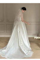 Robe de mariée minimaliste en satin sans bretelles avec nœud blanc et longue traîne, élégante robe de cérémonie de mariage