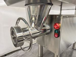 Мясорубка электрическая коммерческая Molino De Carne <span class=keywords><strong>Torrey</strong></span> M-22-RSS 3 л.с. и измельчитель овощей для ресторана - Product Image 3