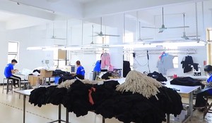 Giacca Varsity di Alta Qualità per Uomo, Giacca Baseball Letterman Personalizzata con Ricami Multipli, Vendita all'Ingrosso Madison Cross <span class=keywords><strong>Country</strong></span> - Product Image 5