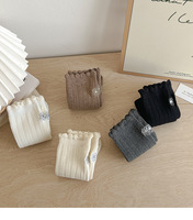Chaussettes de luxe à volants brodés de motifs floraux de qualité Chaussettes à volants avec logo brodé personnalisé