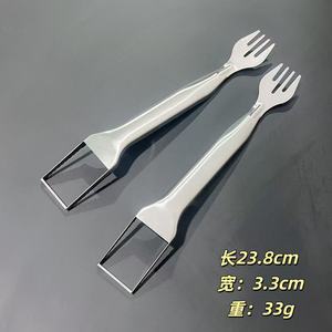 ที่ตัดแตงโมสแตนเลสแบบสองหัว พร้อมส้อมแบ่งผลไม้ 2 in 1 สำหรับใช้ในครัว - Product Image 5