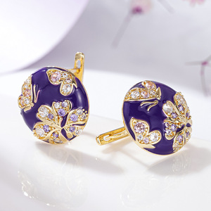 Orecchini a Perno Rotondi con Farfalle e Fiori per Donne, Design Floreale Delicato, Gioielli di Moda per Uso Quotidiano - Product Image 6