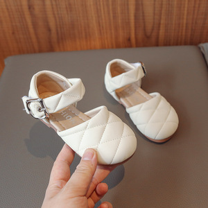 2026 primavera nuovi sandali da principessa per bambine scarpe in pelle di pane cavo per l'estate - Product Image 4