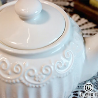 Sucrier en céramique blanche avec couvercle, base sur pied, motif côtelé en relief, pot à bonbons en porcelaine pour la maison, la cuisine, la table, ou comme cadeau