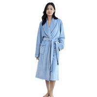 Peignoir long gaufré bleu clair pour femme avec col châle à séchage rapide et ceinture, idéal pour toutes les saisons