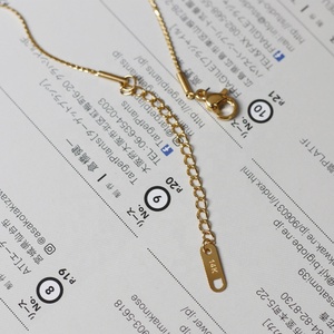 Grosir Kustom <span class=keywords><strong>316</strong></span> Baja Nirkarat Disepuh 18K Emas Minimalis Persegi Panjang Kosong Garis Geometris Bar Liontin Kalung
